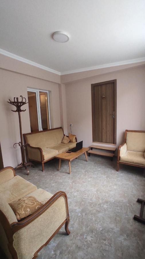 Guesthouse Mabu - 4 Newly Built Rooms In The Heart Of Mestia Exteriör bild
